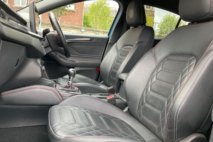Ford FOCUS Photo autoimg-b9ea77ed876bcf35f20fe64b41906de0f920074c.jpg