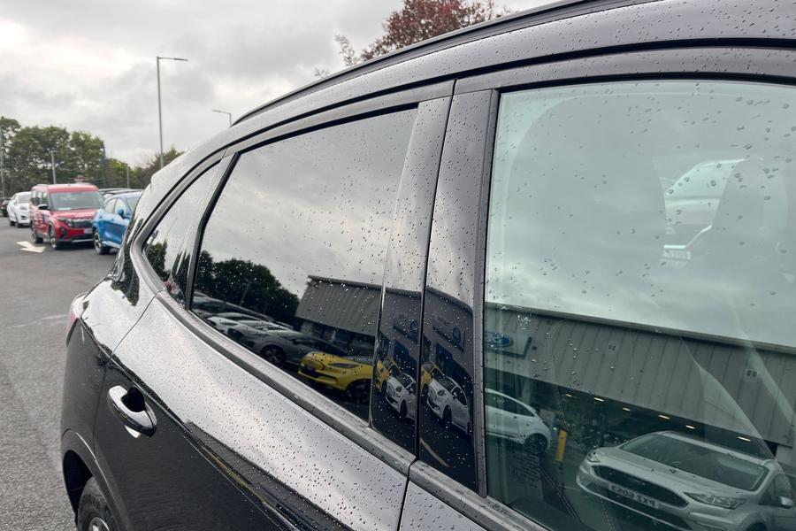 Ford Kuga Photo autoimg-b9ebb42070fab0d4ef61042d20013df0b63b352e.jpg