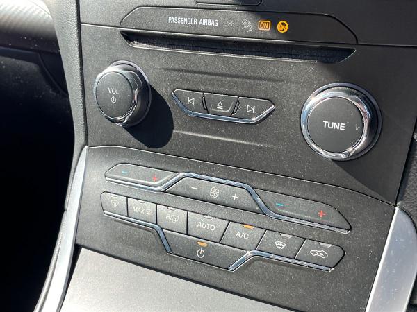 Ford Galaxy Photo autoimg-b9ec778be324eb047ef60e87365cbb4774899210.jpg