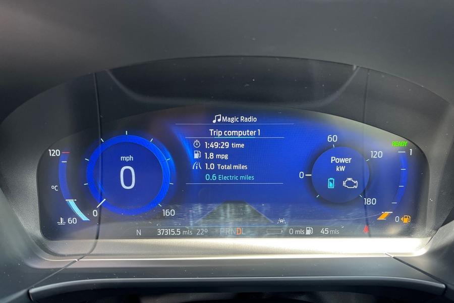 Ford Kuga Photo autoimg-b9f1bb5200daf82768b47f4c6321196f2aca6c89.jpg