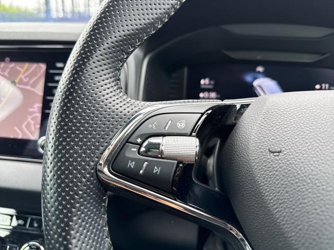 ŠKODA Karoq Photo 16