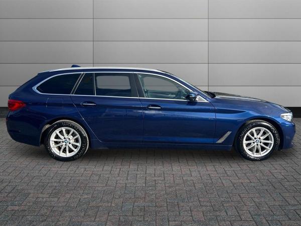 BMW 5 Series Photo autoimg-b9f6fea0ab31b18980559b41a5ee8457c7301bcd.jpg