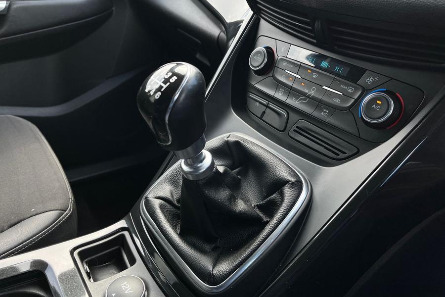 Ford KUGA Photo autoimg-b9fd20f9ec68bf50a2098233b05c244ddd2ae399.jpg
