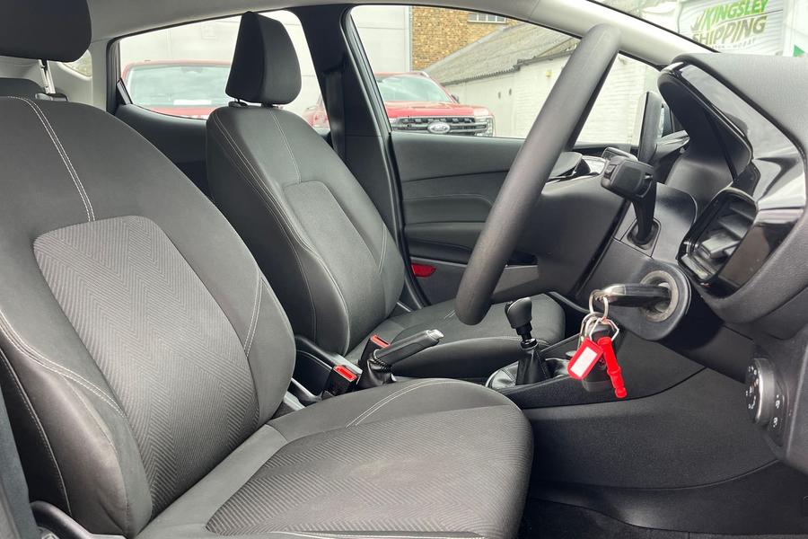 Ford FIESTA Photo autoimg-ba03b01a6f3f2a869ca37e4dc281859feb7fc5e9.jpg