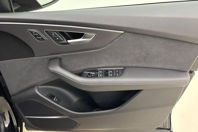 AUDI SQ8 Photo 22
