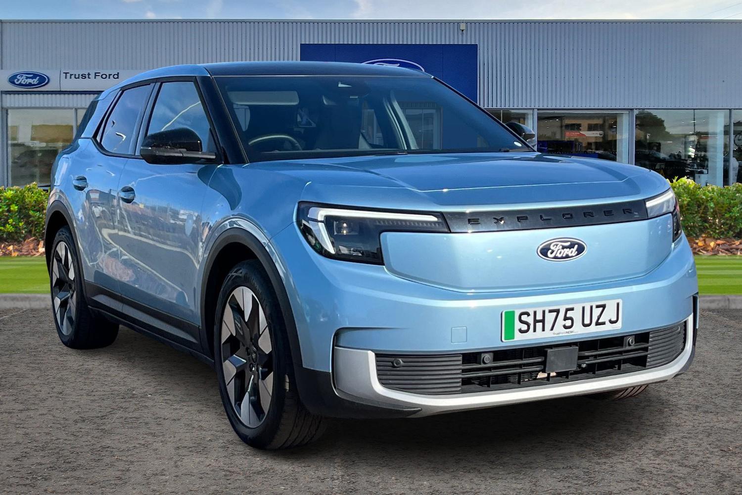 Ford Explorer Photo 0