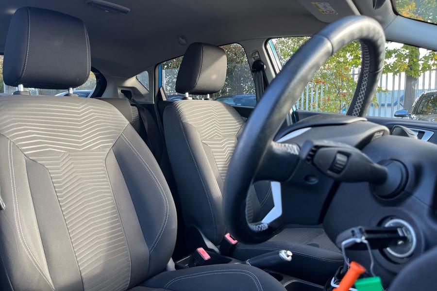Ford FIESTA Photo autoimg-ba073cfd5aa3e801b3fe115d300ae587930c92ce.jpg