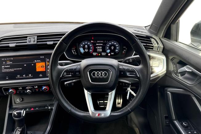 AUDI Q3 Photo 11