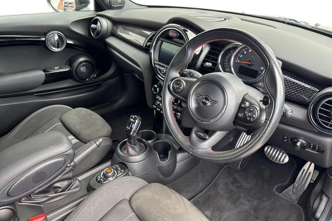 MINI Hatch Photo 6