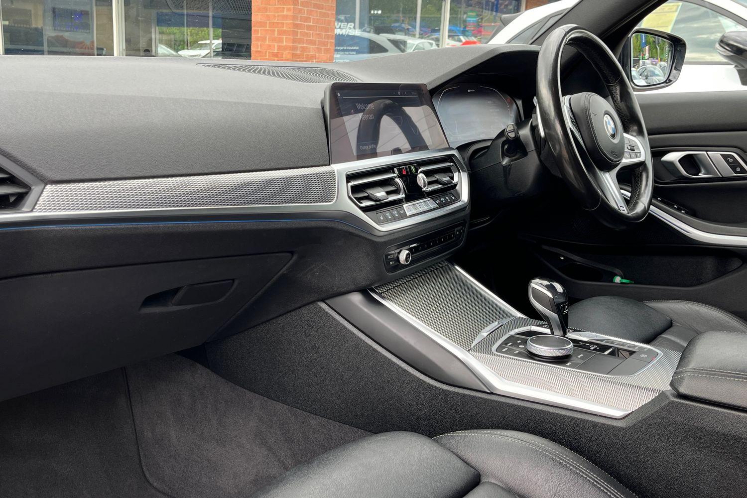 BMW 3 Series Photo 17
