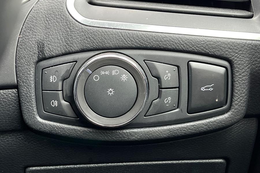 Ford S-MAX Photo autoimg-ba0b8ff49972c7270ea463311b6a38894735368f.jpg