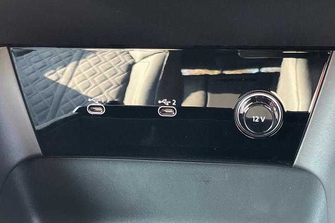 AUDI Q6 e-tron Photo 29