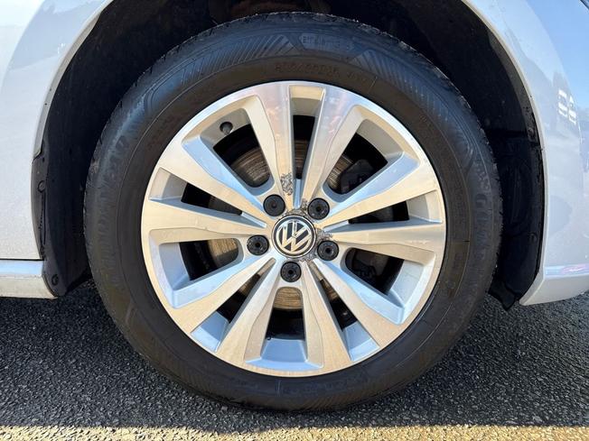 VOLKSWAGEN Golf Photo 5