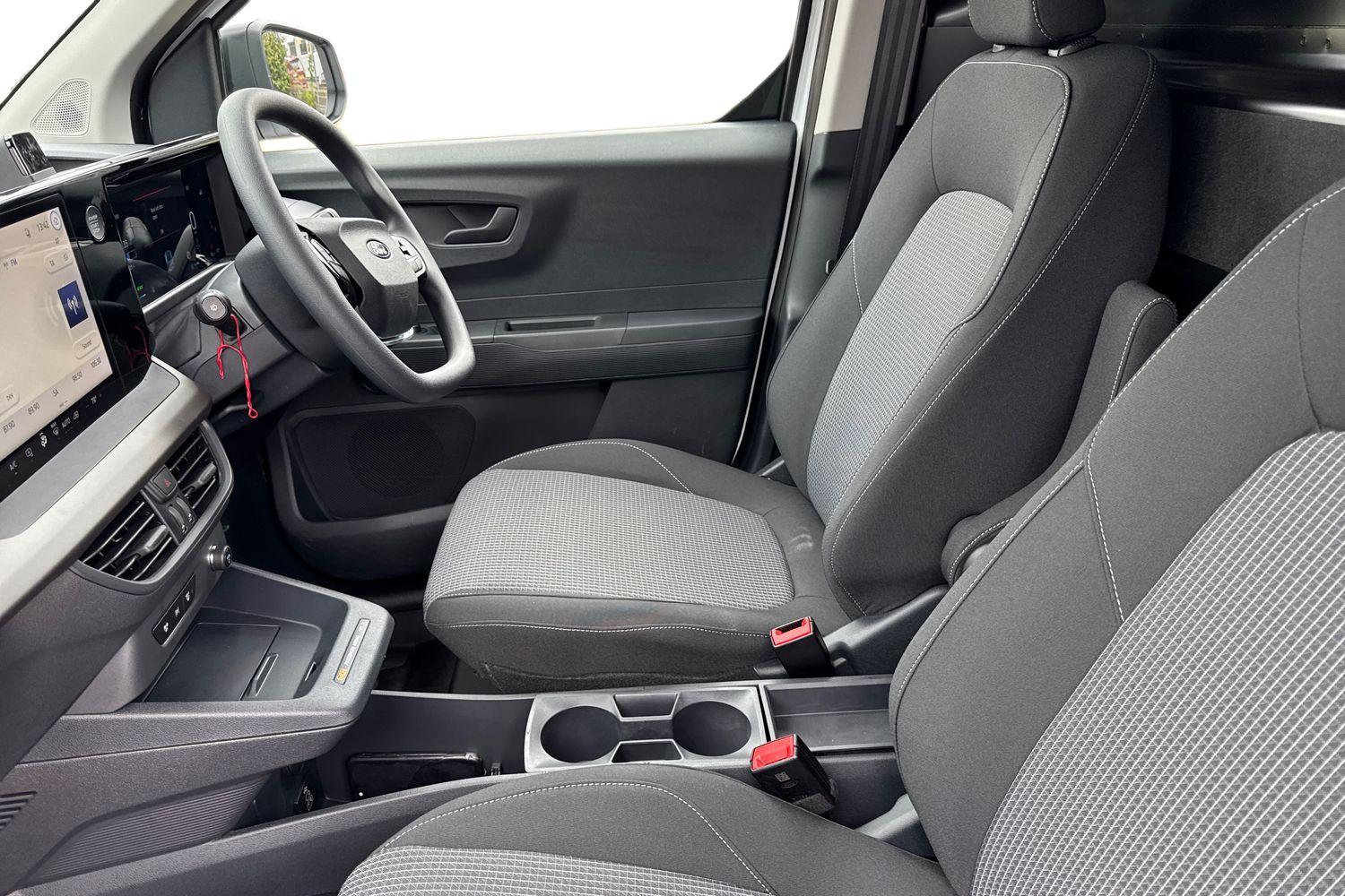 Ford E-TRANSIT COURIER Photo 9