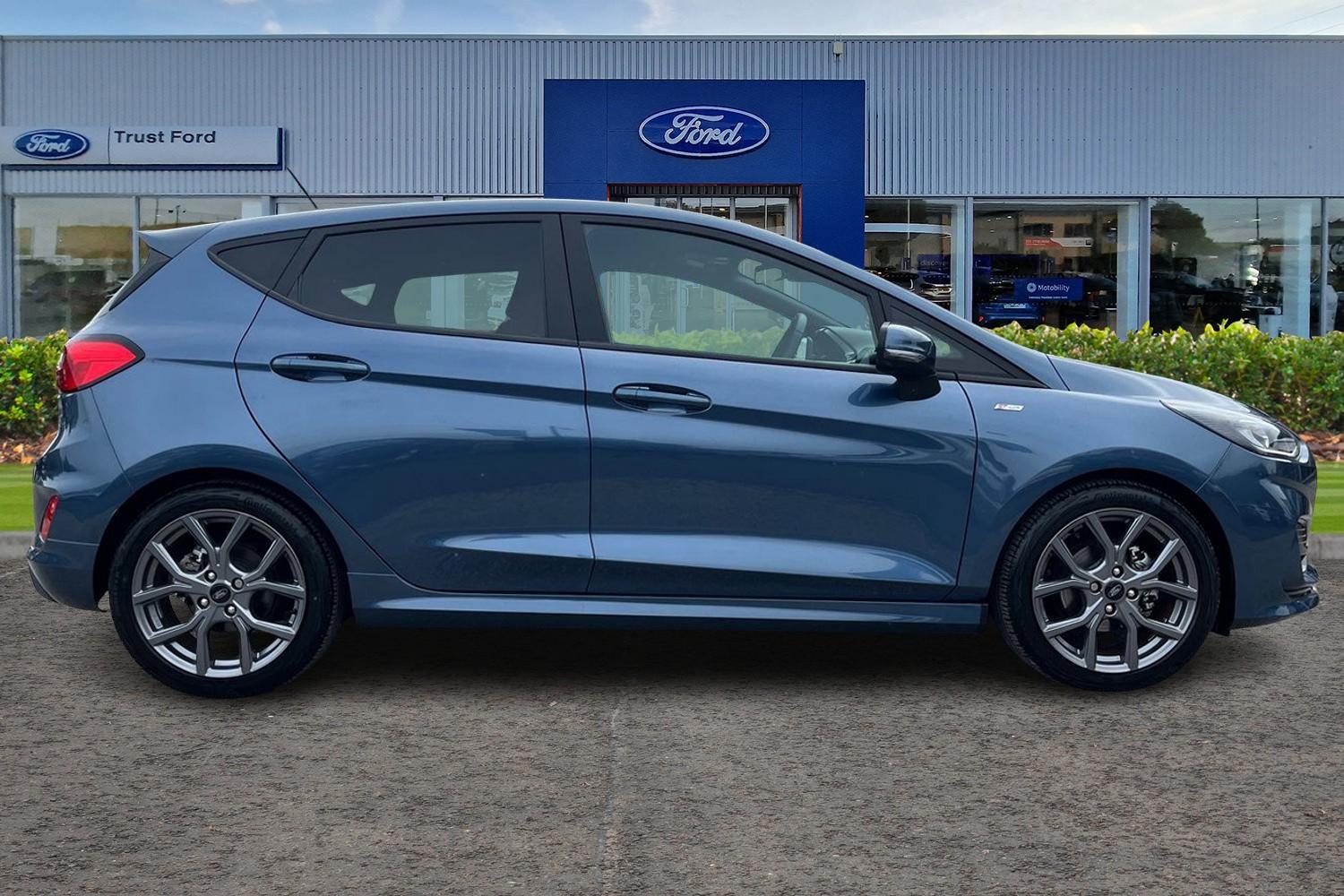 Ford Fiesta Photo 2