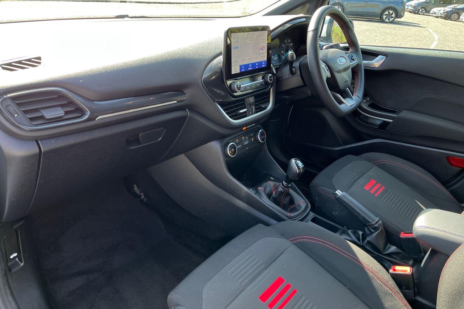 Ford FIESTA Photo 17