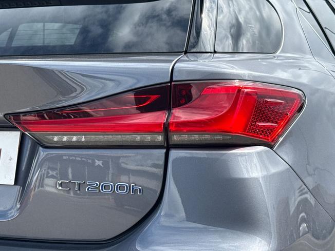 LEXUS Ct Photo 18