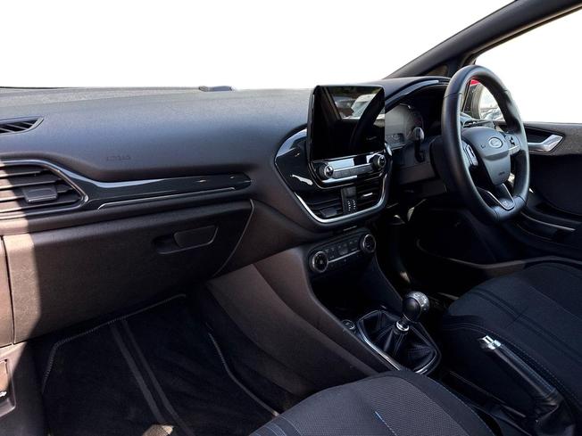 FORD Fiesta Photo 2