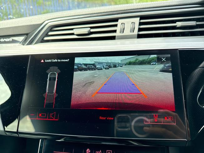 AUDI e-tron Photo 48