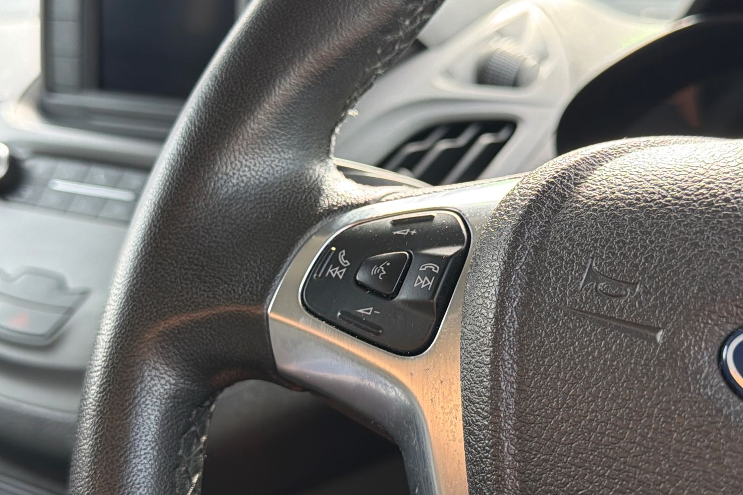 Ford TRANSIT COURIER Photo 27