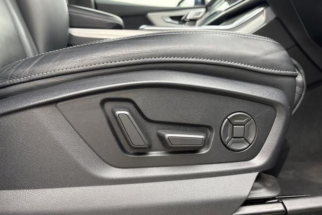 AUDI Q7 Photo 30
