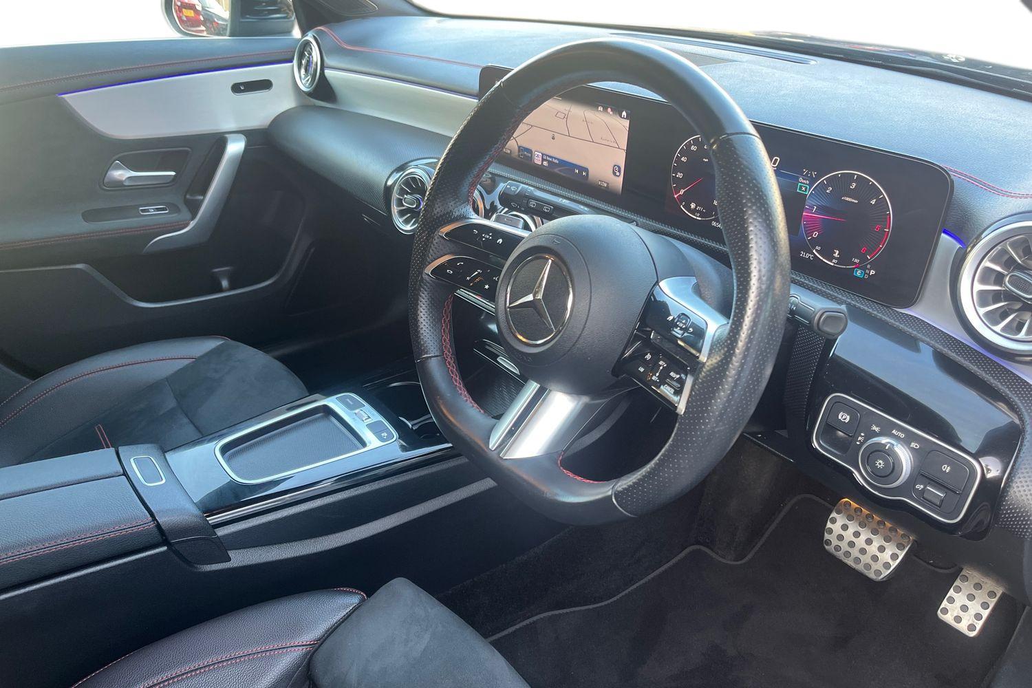 Mercedes-Benz CLA Photo 8
