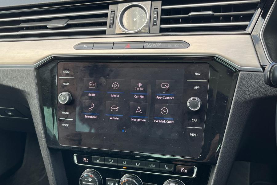 Volkswagen PASSAT Photo autoimg-ba4acaef004086b7a5db1aedbbc8a32a085e943b.jpg