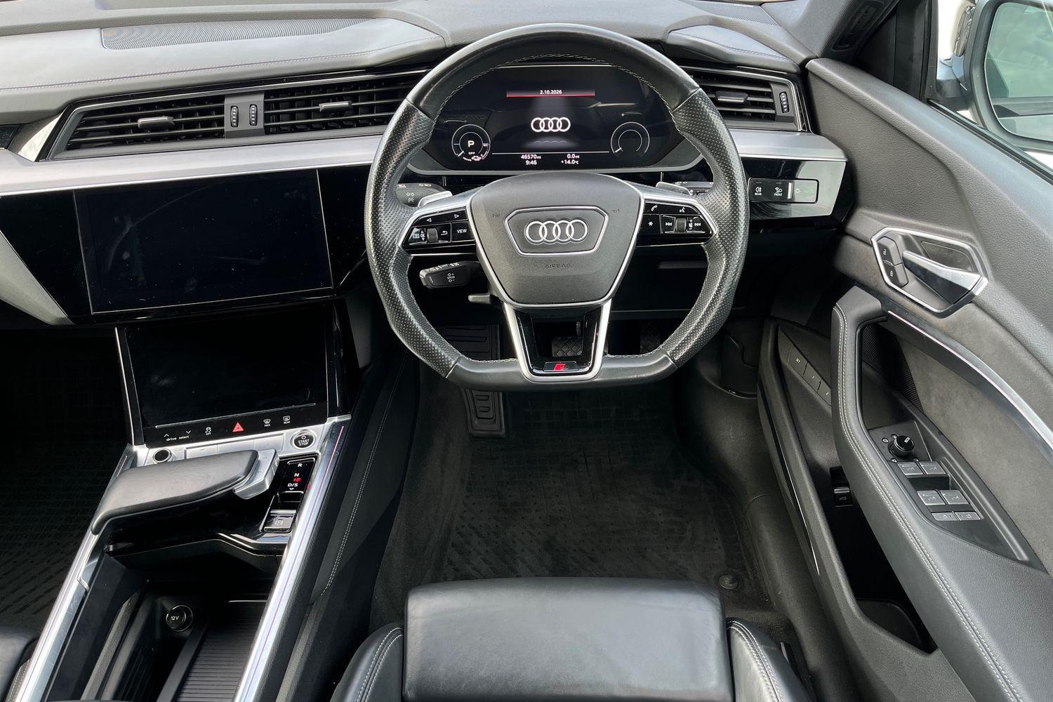 Audi e-tron Photo 10