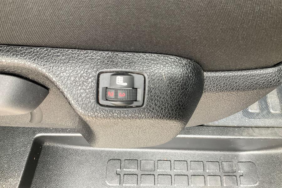 Vauxhall VIVARO LIFE Photo autoimg-ba52436a9c298038199e4093d65f3985042d2dce.jpg