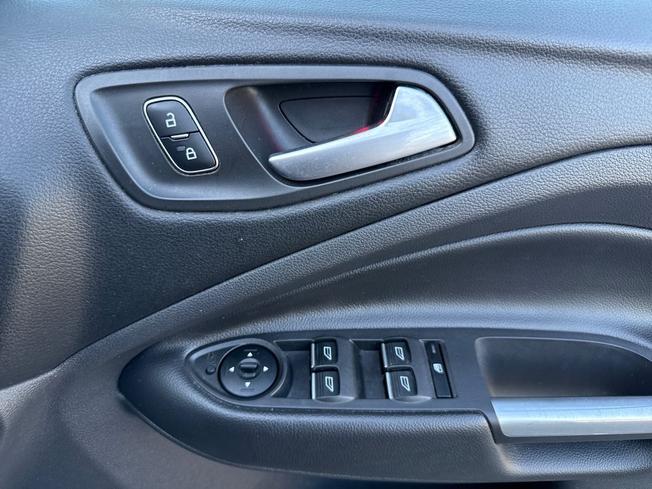 FORD Kuga Photo 28