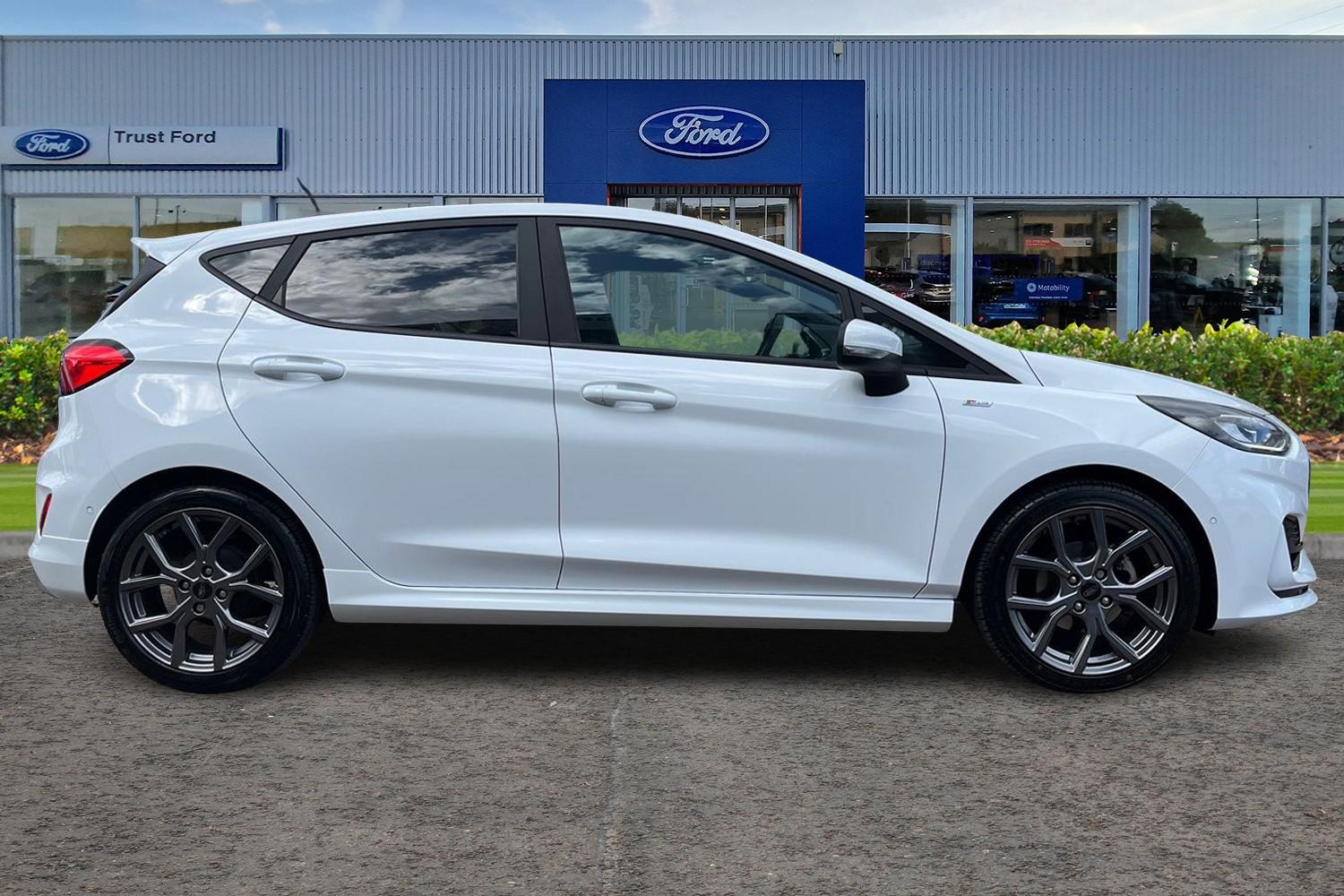 Ford FIESTA Photo 2