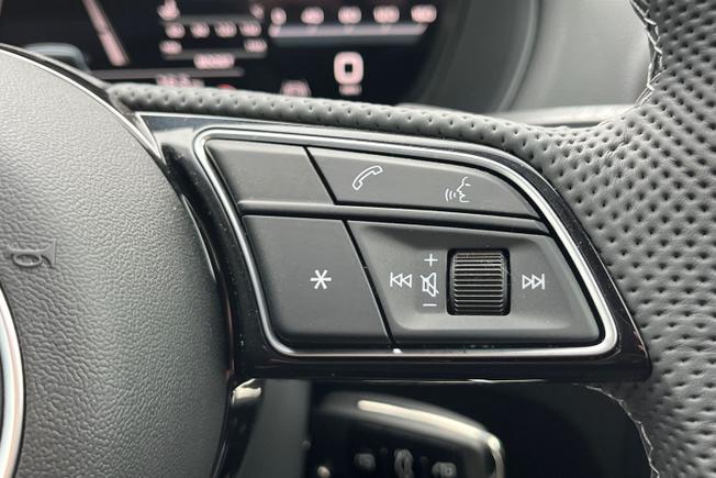AUDI  SQ2 Photo 17