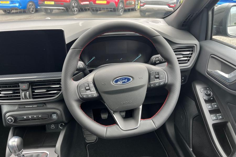 Ford FOCUS Photo autoimg-ba69dc5f627d7caa1216013c5964b3e668f5f6e2.jpg