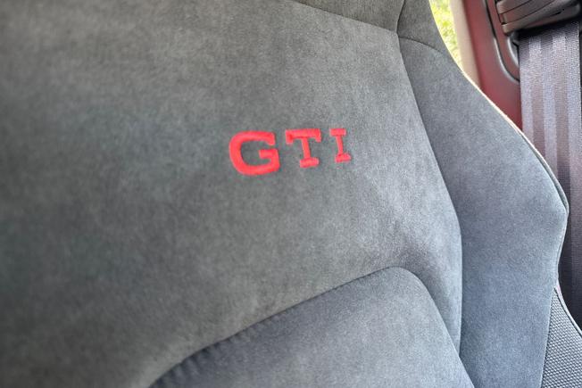 VOLKSWAGEN Golf Photo 31