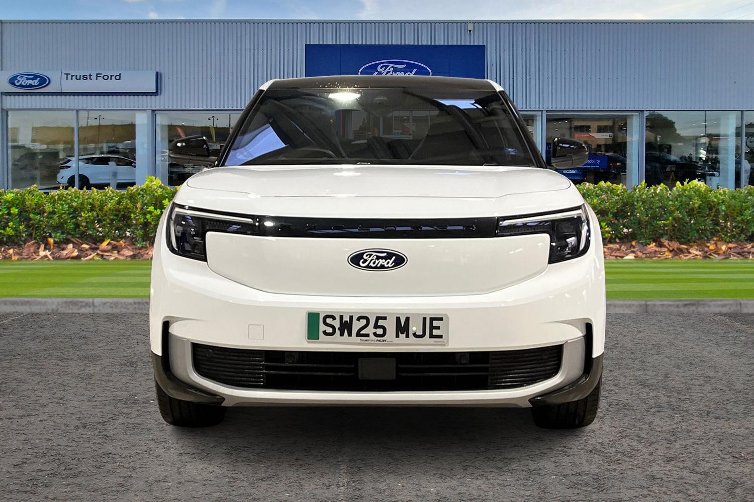 Ford EXPLORER Photo 5