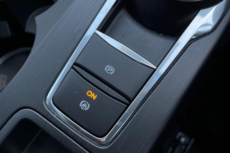 Ford KUGA Photo autoimg-ba76ba3553f51c15e9b8692ca3301ddcbbd6cea7.jpg