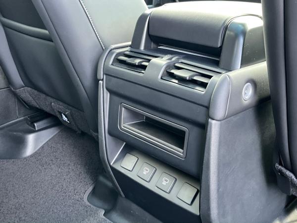 Land Rover Defender 110 Photo autoimg-ba77a38274c5fe32fe1d3529f601edbd5dabb3b6.jpg