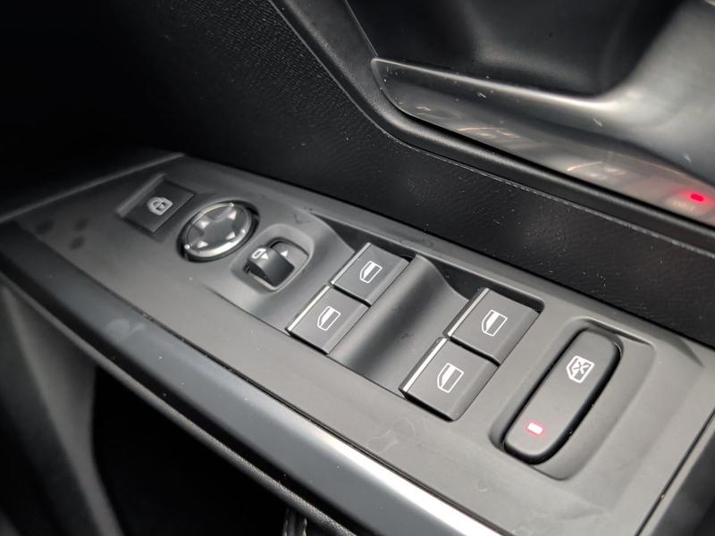 Used Peugeot E-3008 NV24VOB 25