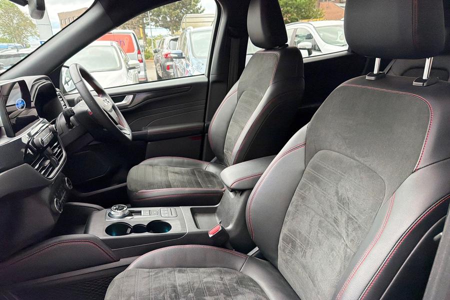 Ford KUGA Photo autoimg-ba81d4071eac8ab5a466f0af1fd5c7e5f40b9b18.jpg