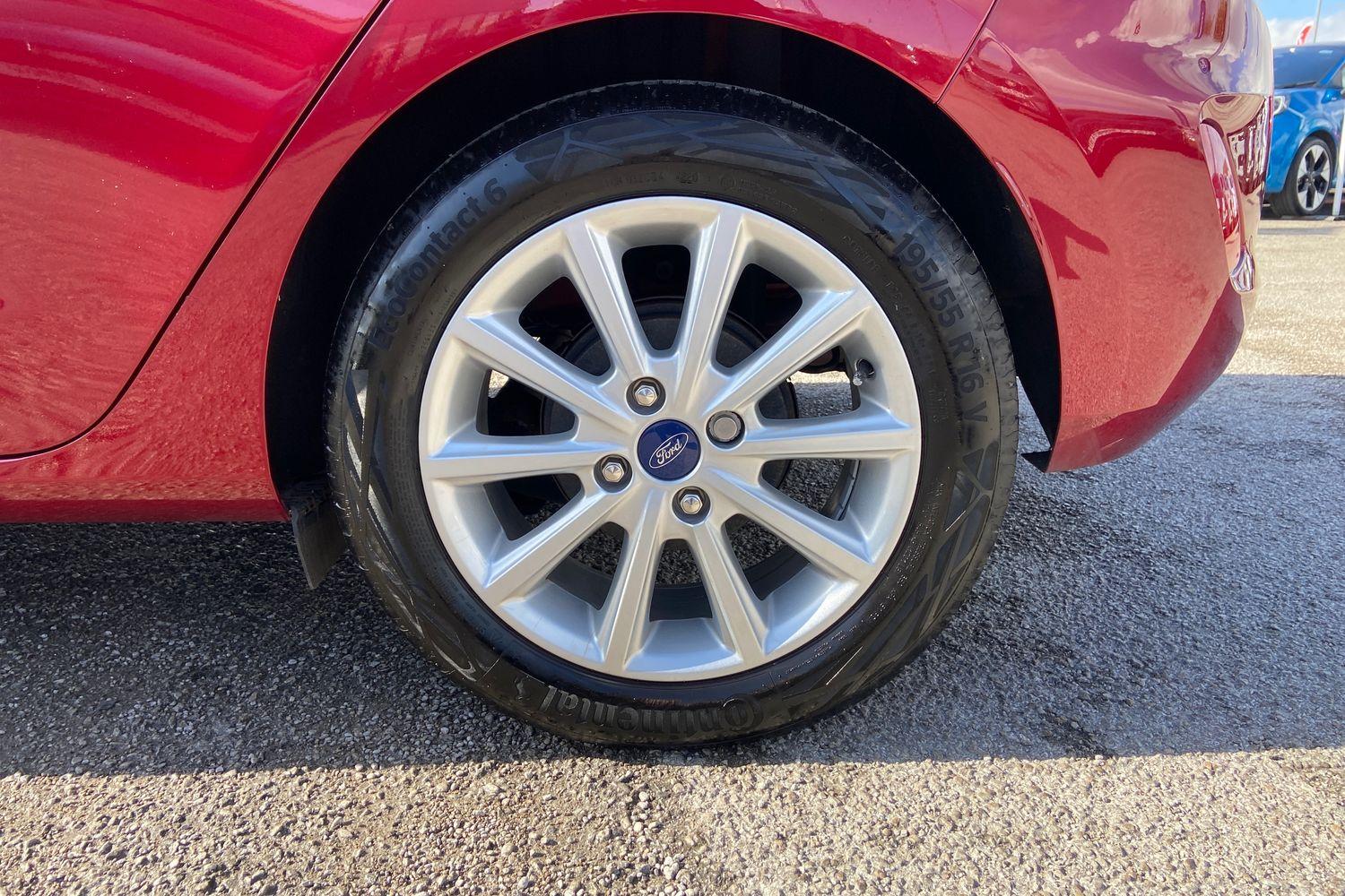 Ford Fiesta Photo 22