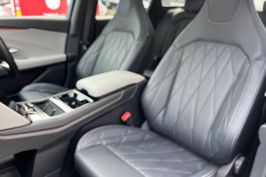 Ford Explorer Photo autoimg-ba89570dd030cd955e3016fe5da59adda042427b.jpg