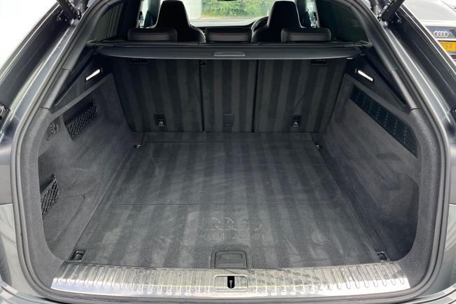 AUDI Rsq8 Photo 12