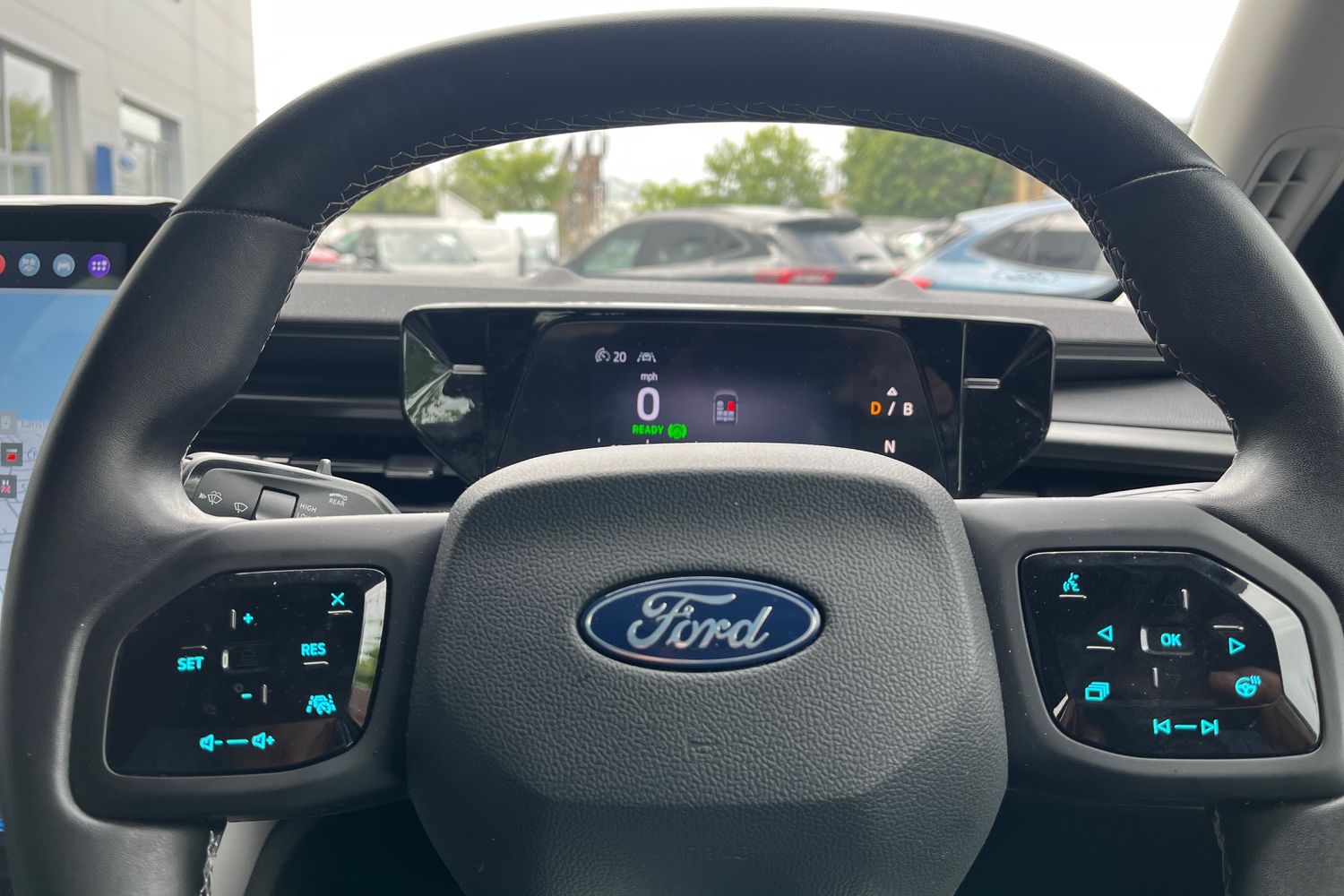 Ford EXPLORER Photo 22