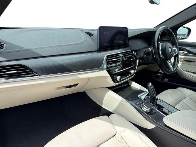 BMW 5 Series Photo 2