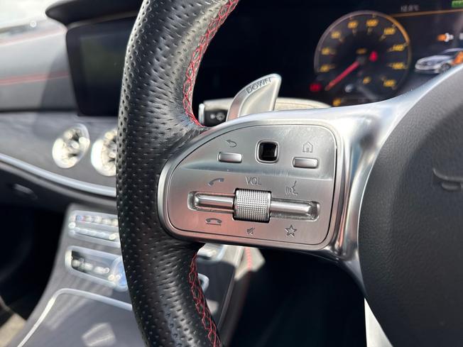 MERCEDES-BENZ E Class Photo 16