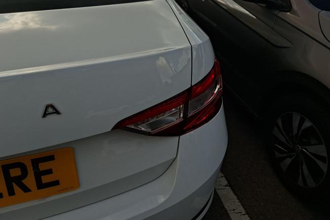 ŠKODA Superb Photo 18
