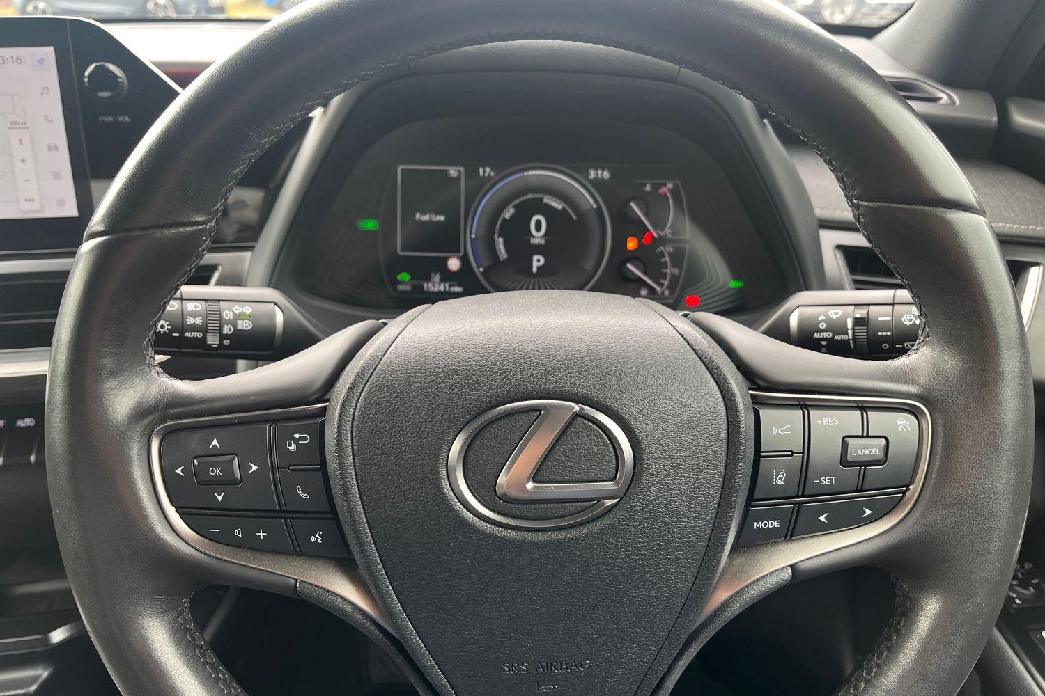 Lexus UX Photo 11