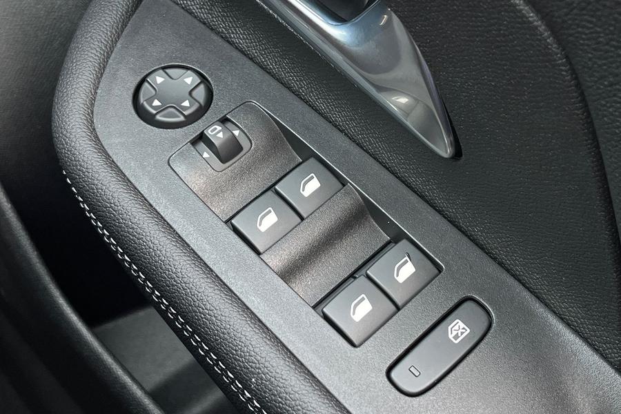 Vauxhall Mokka Photo autoimg-ba9c001fa82acd91a1c47b084350c2c0b45af413.jpg