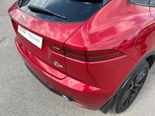 Jaguar E-PACE Photo 25