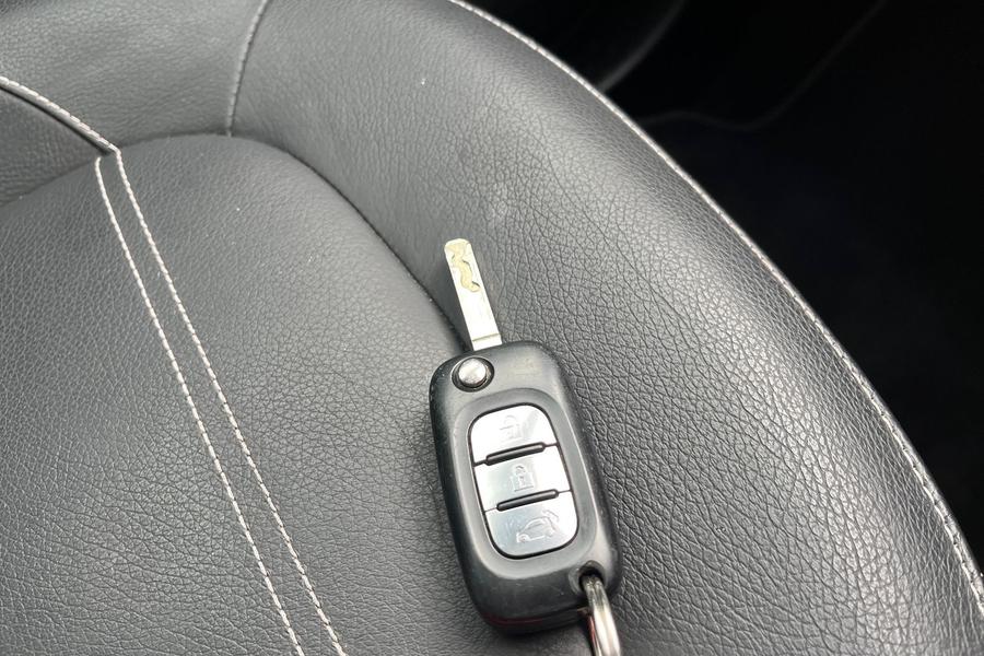smart FORTWO COUPE Photo autoimg-ba9fd2491c8294fa0832b02852b0c0394cd004f2.jpg